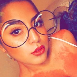 Meet your Posher, Priscilla